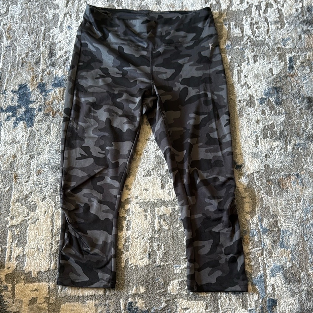 Danskin Black and Gray Capri Leggings Tactical Style